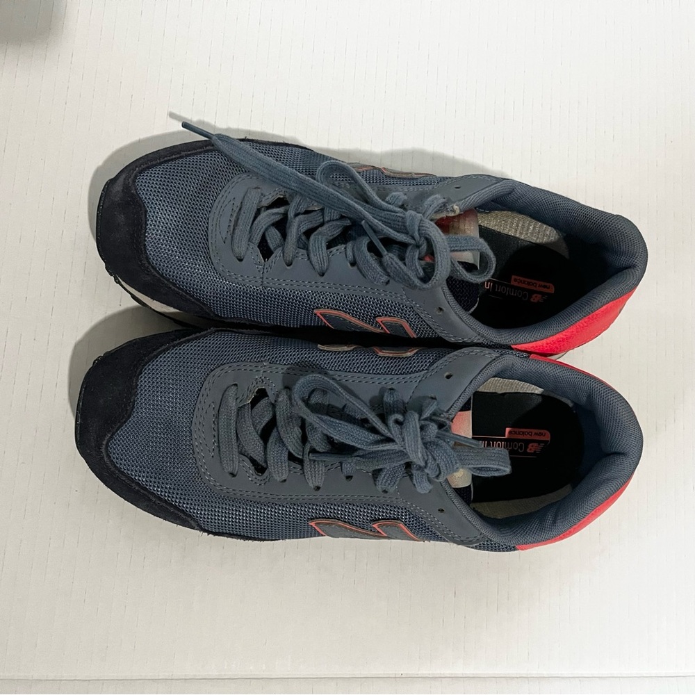 NEW BALANCE- Blue and Pink Sneakers Size 9 - Picture 4 of 4